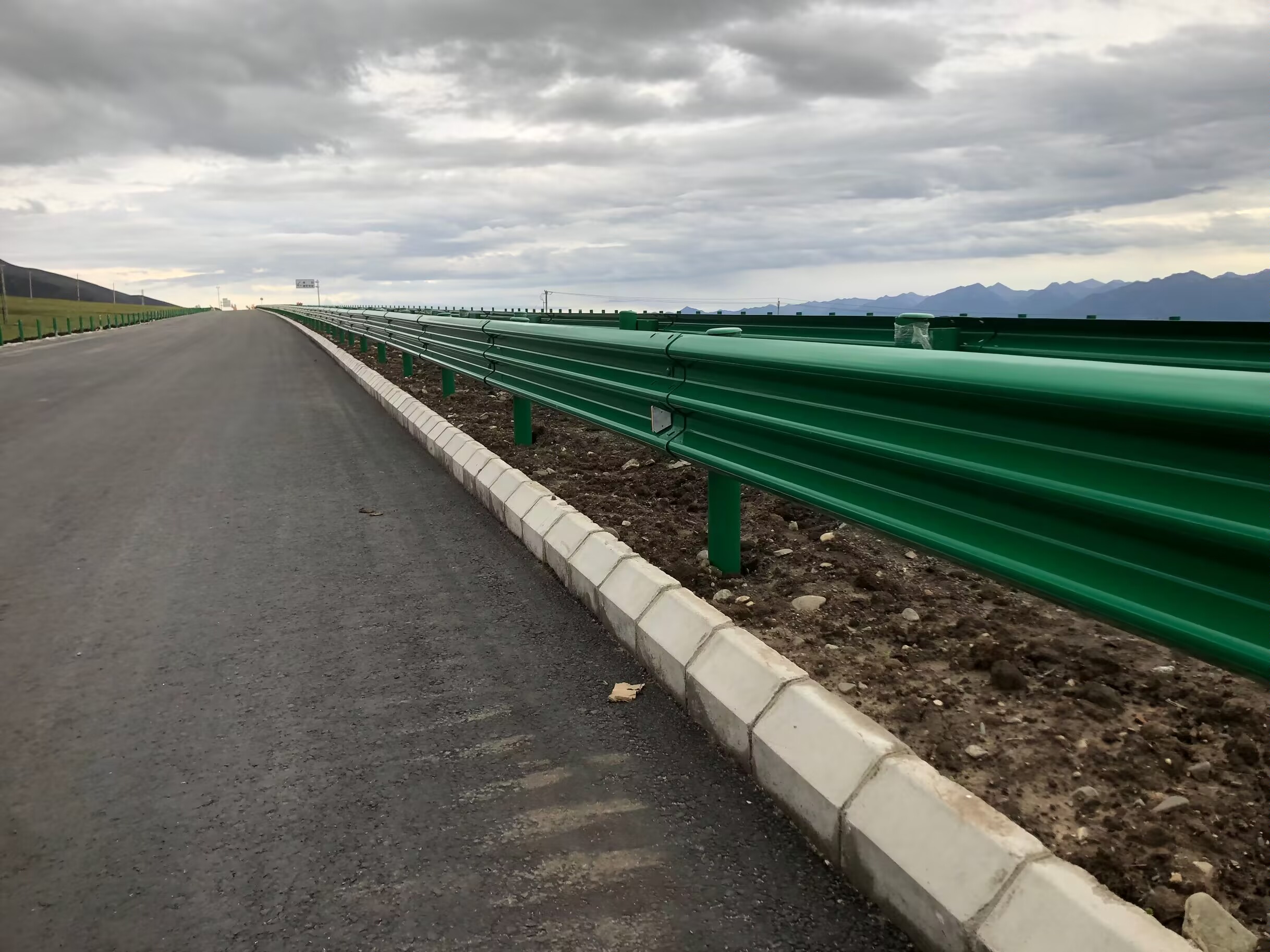 张掖市乡村公路波形护栏波形护栏立柱 - 哪里好